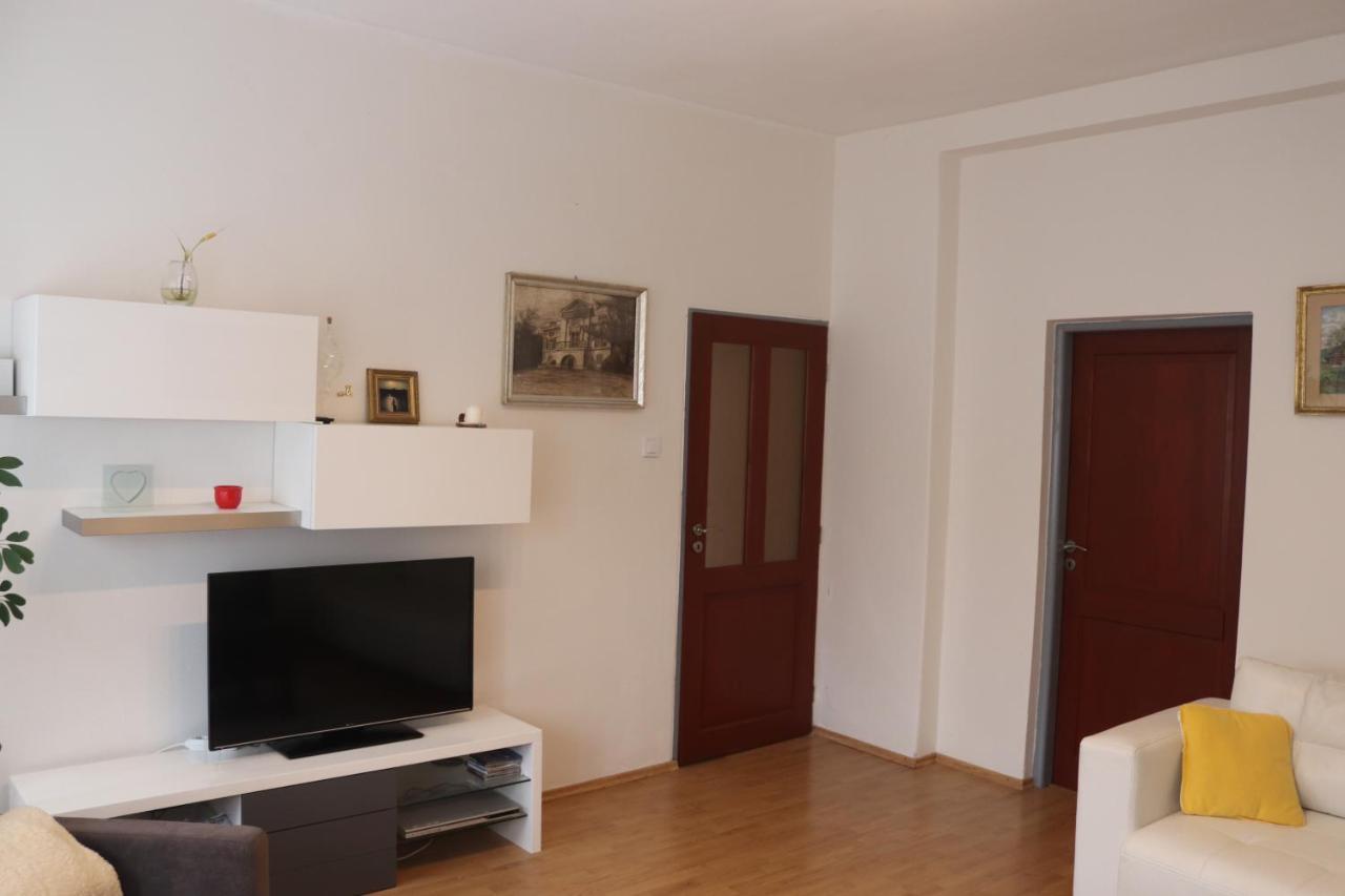 Apartman 825 ヤーヒモフ エクステリア 写真