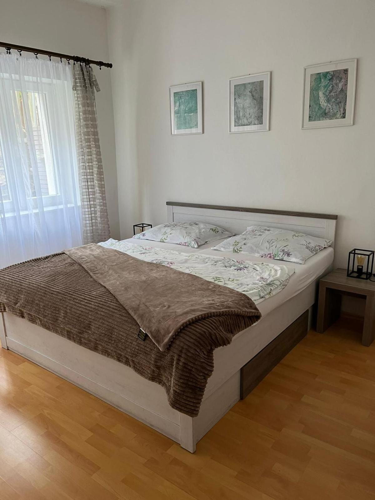 Apartman 825 ヤーヒモフ エクステリア 写真